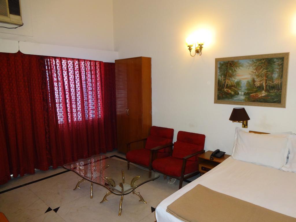 Alka Premiere Otel Yeni Delhi Oda fotoğraf