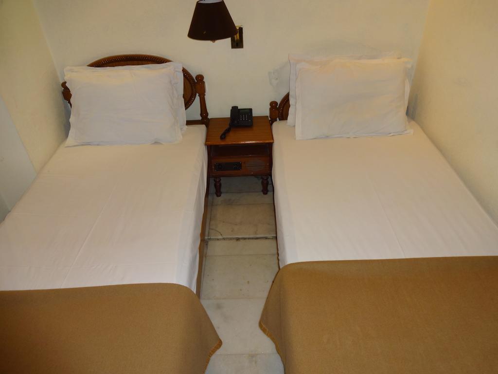 Alka Premiere Otel Yeni Delhi Oda fotoğraf