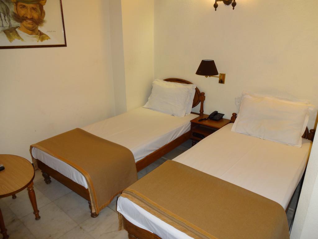 Alka Premiere Otel Yeni Delhi Oda fotoğraf