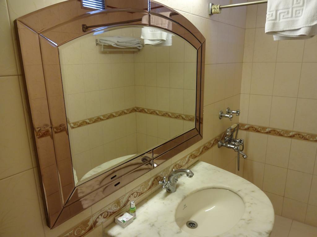 Alka Premiere Otel Yeni Delhi Oda fotoğraf